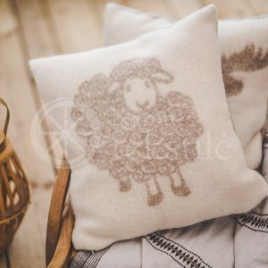 Wool cushion ,,Super avis" beige